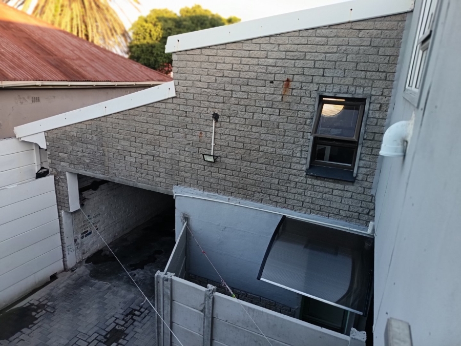 6 Bedroom Property for Sale in Maitland Western Cape